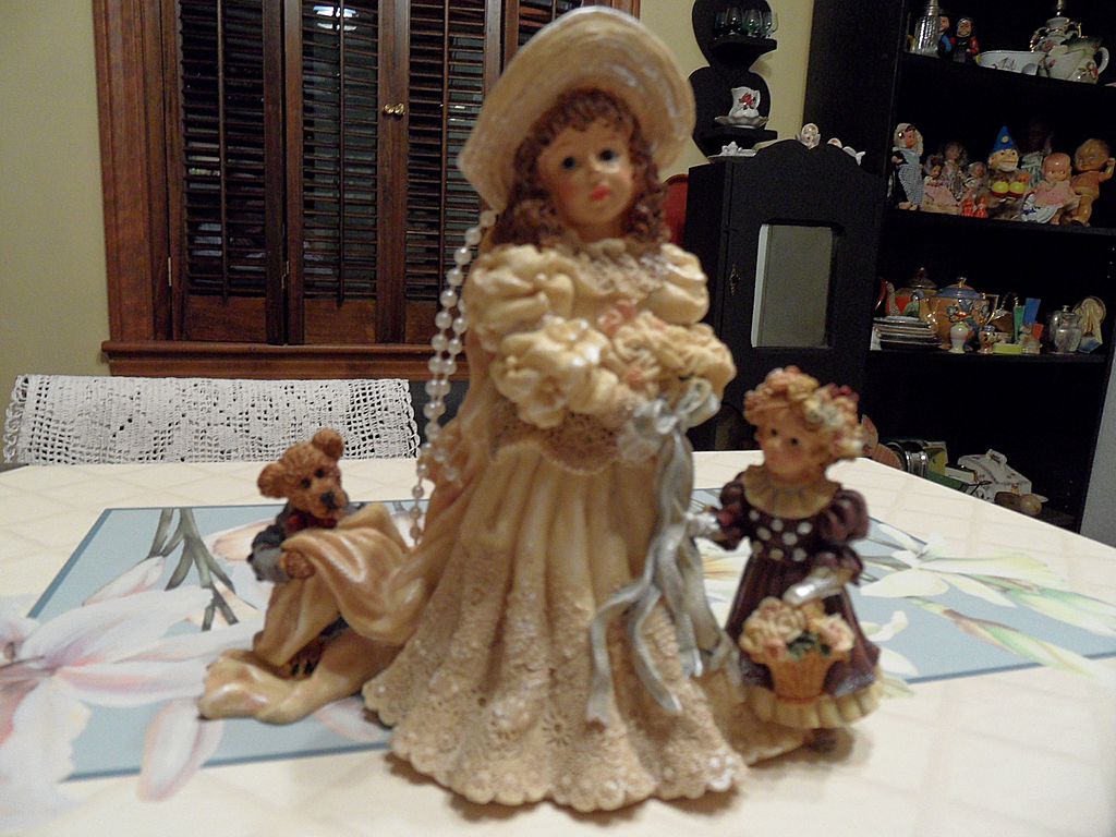 Collectible - Boyd's Bear's - Emily with Kathleen & Otis...The Future Collectible - Boyd's Bear's - Emily with Kathleen & Otis...The Future