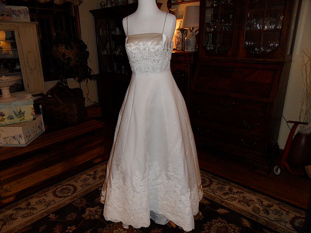 Vintage - Beautiful Vintage Mon Cheri Designer Wedding Dress - Size 6 Vintage - Beautiful Vintage Mon Cheri Designer Wedding Dress - Size 6
