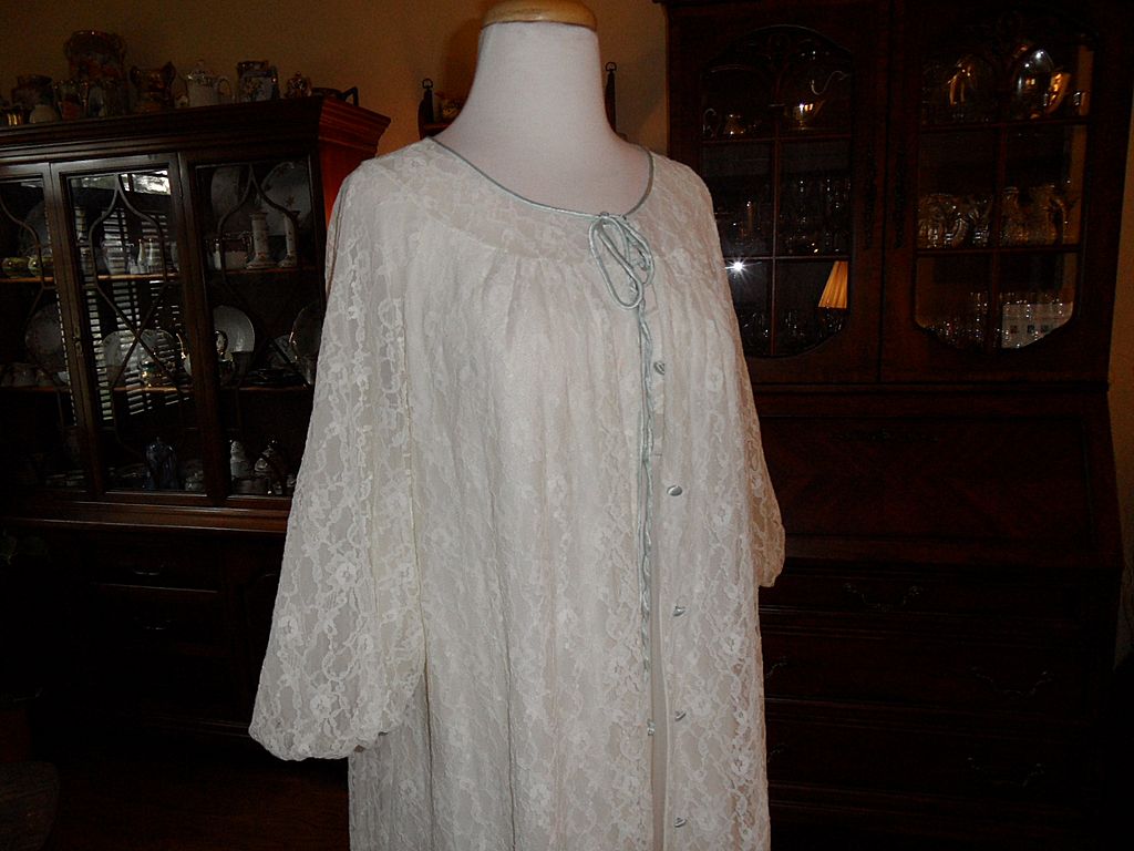 Vintage - 1950's Artemis Peignoir - Off-White with Blue Ribbon - Size Small Vintage - 1950's Artemis Peignoir - Off-White with Blue Ribbon - Size Small