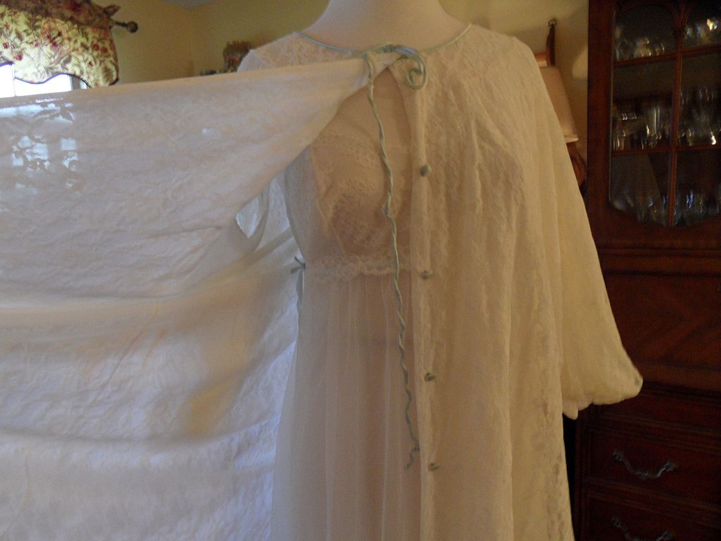 Vintage - 1950's Artemis Peignoir - Off-White with Blue Ribbon - Size Small Vintage - 1950's Artemis Peignoir - Off-White with Blue Ribbon - Size Small