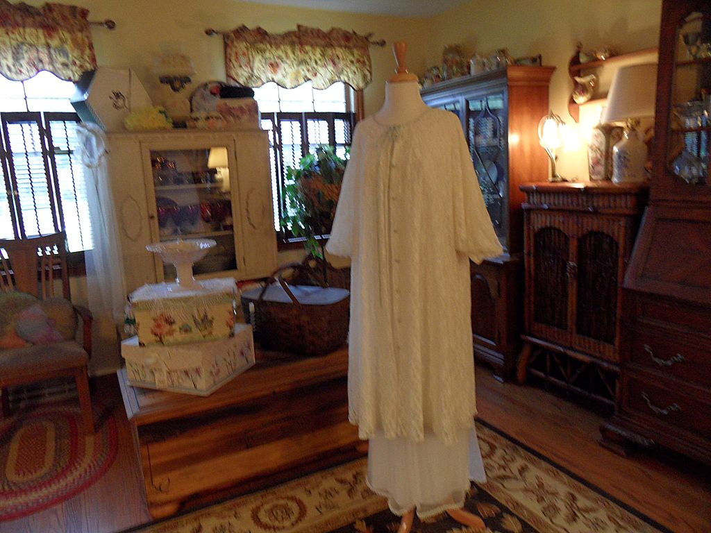 Vintage - 1950's Artemis Peignoir - Off-White with Blue Ribbon - Size Small Vintage - 1950's Artemis Peignoir - Off-White with Blue Ribbon - Size Small