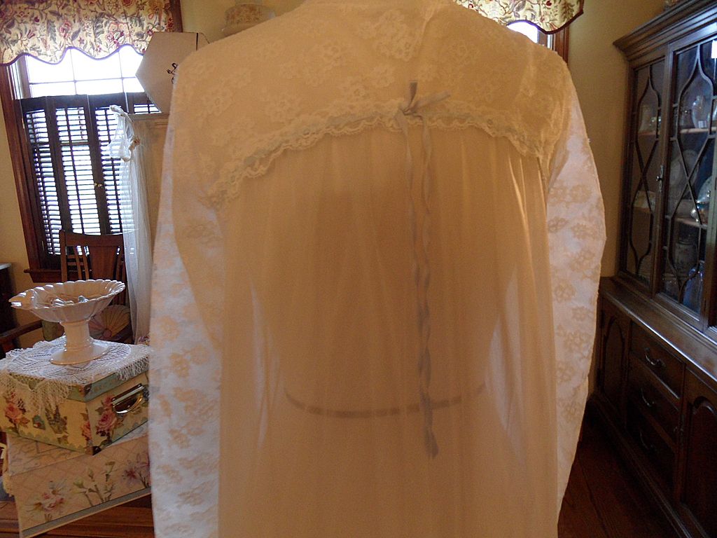 Vintage - 1950's Vanity Fair Peignoir Set - White with Blue Ribbon - Size Small Vintage - 1950's Vanity Fair Peignoir Set - White with Blue Ribbon - Size Small