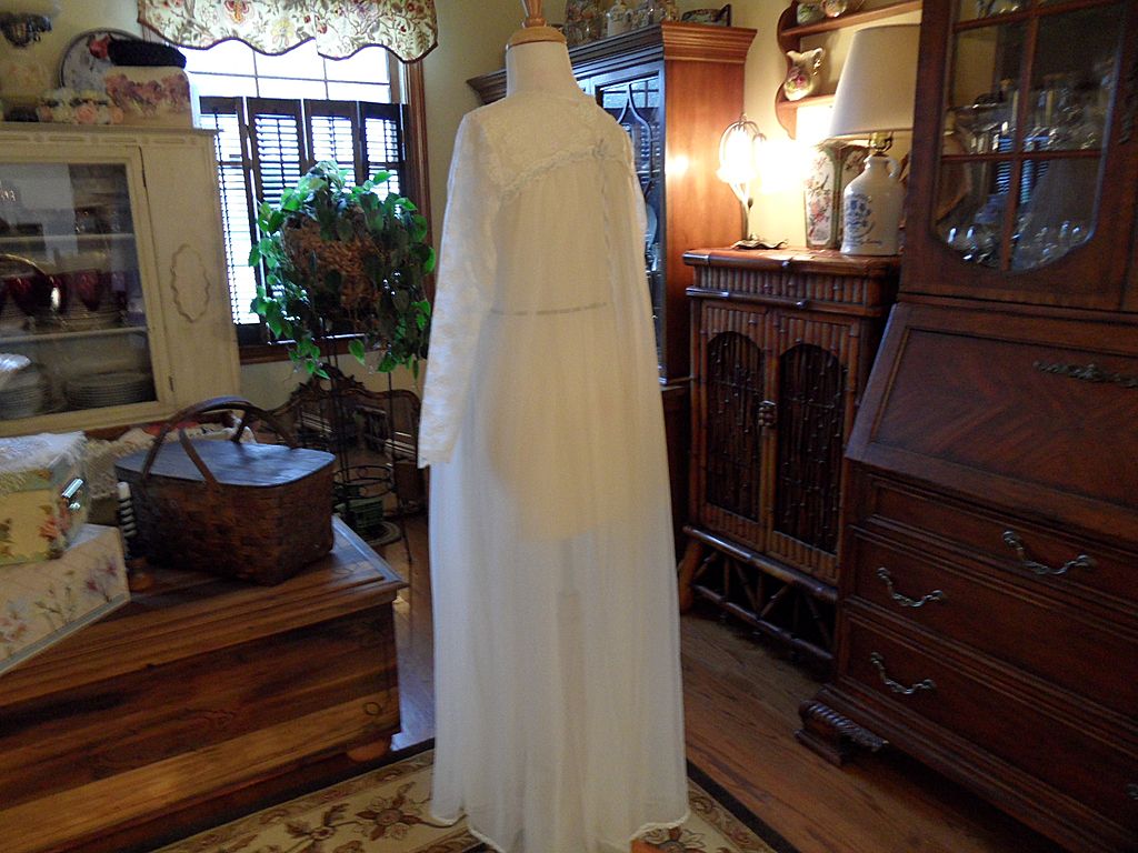 Vintage - 1950's Vanity Fair Peignoir Set - White with Blue Ribbon - Size Small Vintage - 1950's Vanity Fair Peignoir Set - White with Blue Ribbon - Size Small