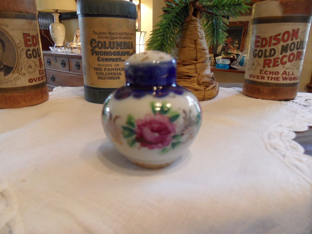 Vintage - Powder Shaker - Nippon - Cobalt Blue and Roses Vintage - Powder Shaker - Nippon - Cobalt Blue and Roses