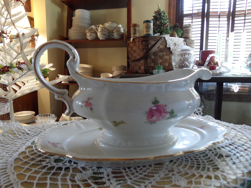 Vintage - Johann Haviland - Scalloped Edges Rosebud - Gravy Boat with Attached Underplate Vintage - Johann Haviland - Scalloped Edges Rosebud - Gravy Boat with Attached Underplate