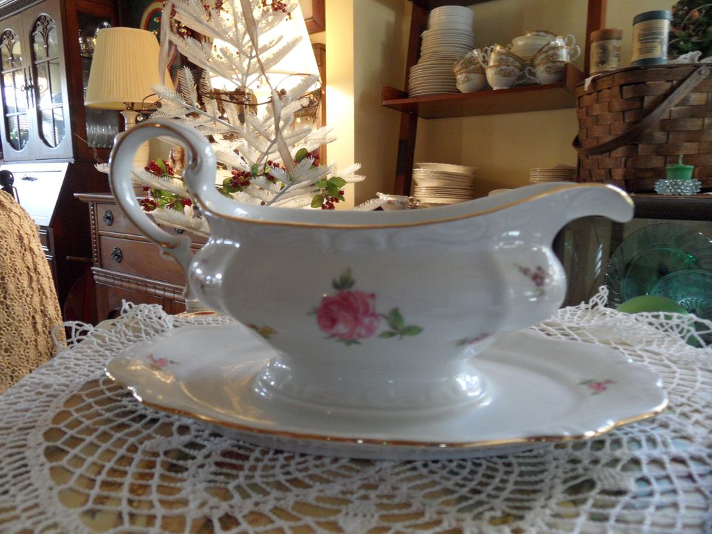 Vintage - Johann Haviland - Scalloped Edges Rosebud - Gravy Boat with Attached Underplate Vintage - Johann Haviland - Scalloped Edges Rosebud - Gravy Boat with Attached Underplate