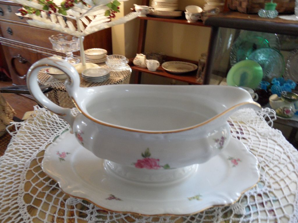 Vintage - Johann Haviland - Scalloped Edges Rosebud - Gravy Boat with Attached Underplate Vintage - Johann Haviland - Scalloped Edges Rosebud - Gravy Boat with Attached Underplate