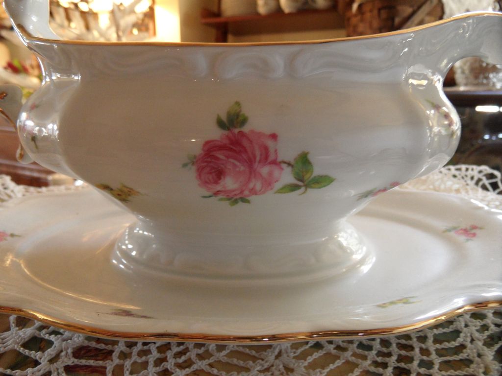 Vintage - Johann Haviland - Scalloped Edges Rosebud - Gravy Boat with Attached Underplate Vintage - Johann Haviland - Scalloped Edges Rosebud - Gravy Boat with Attached Underplate