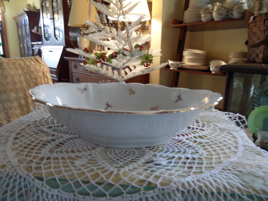 Vintage - Johann Haviland - Scalloped Edges Rosebud - Vegetable Server Vintage - Johann Haviland - Scalloped Edges Rosebud - Vegetable Server