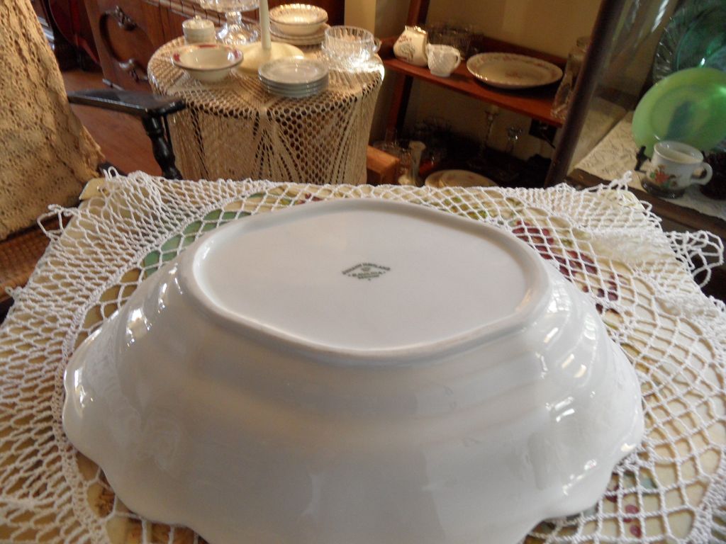 Vintage - Johann Haviland - Scalloped Edges Rosebud - Vegetable Server Vintage - Johann Haviland - Scalloped Edges Rosebud - Vegetable Server
