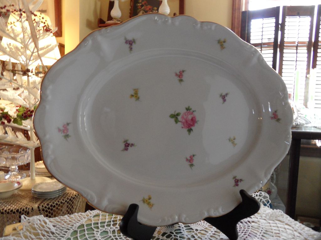Vintage - Johann Haviland - Scalloped Edges Rosebud - Serving Platter Vintage - Johann Haviland - Scalloped Edges Rosebud - Serving Platter