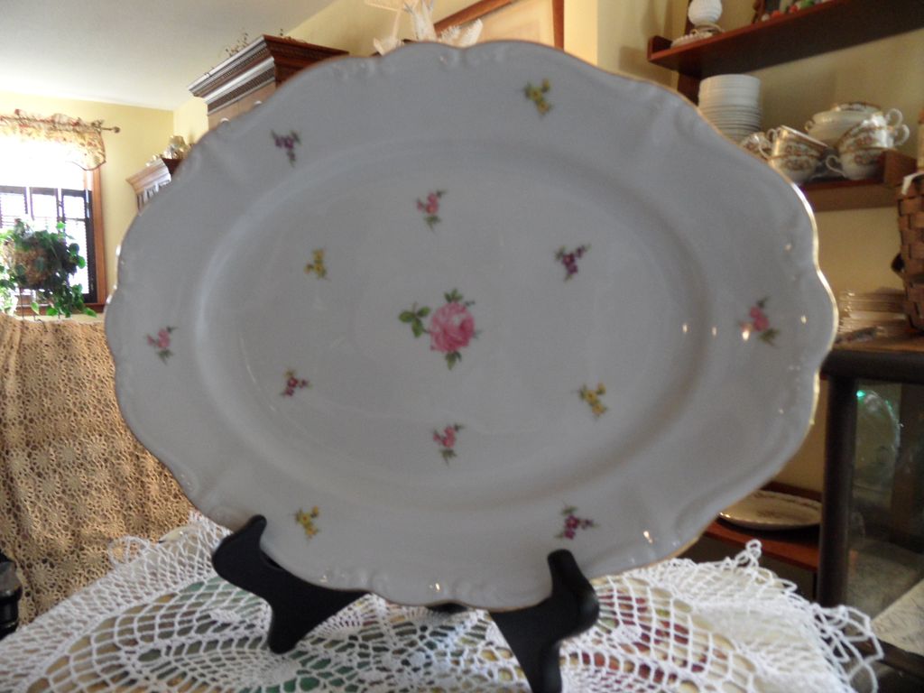 Vintage - Johann Haviland - Scalloped Edges Rosebud - Serving Platter Vintage - Johann Haviland - Scalloped Edges Rosebud - Serving Platter