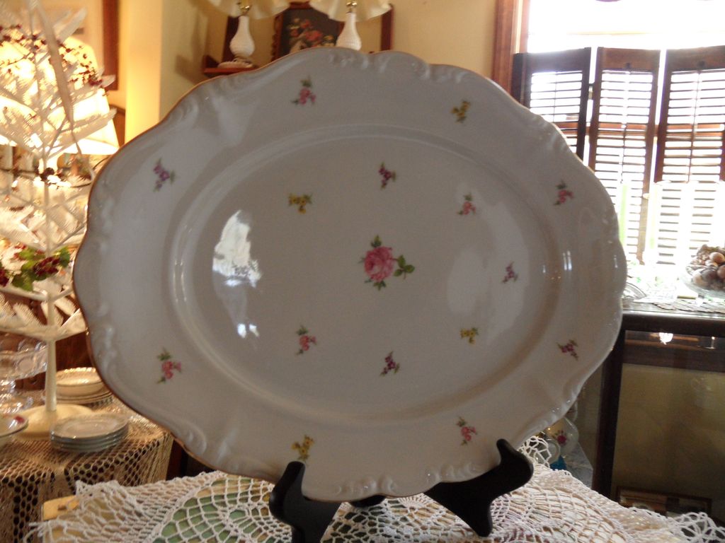 Vintage - Johann Haviland - Scalloped Edges Rosebud - Serving Platter Vintage - Johann Haviland - Scalloped Edges Rosebud - Serving Platter