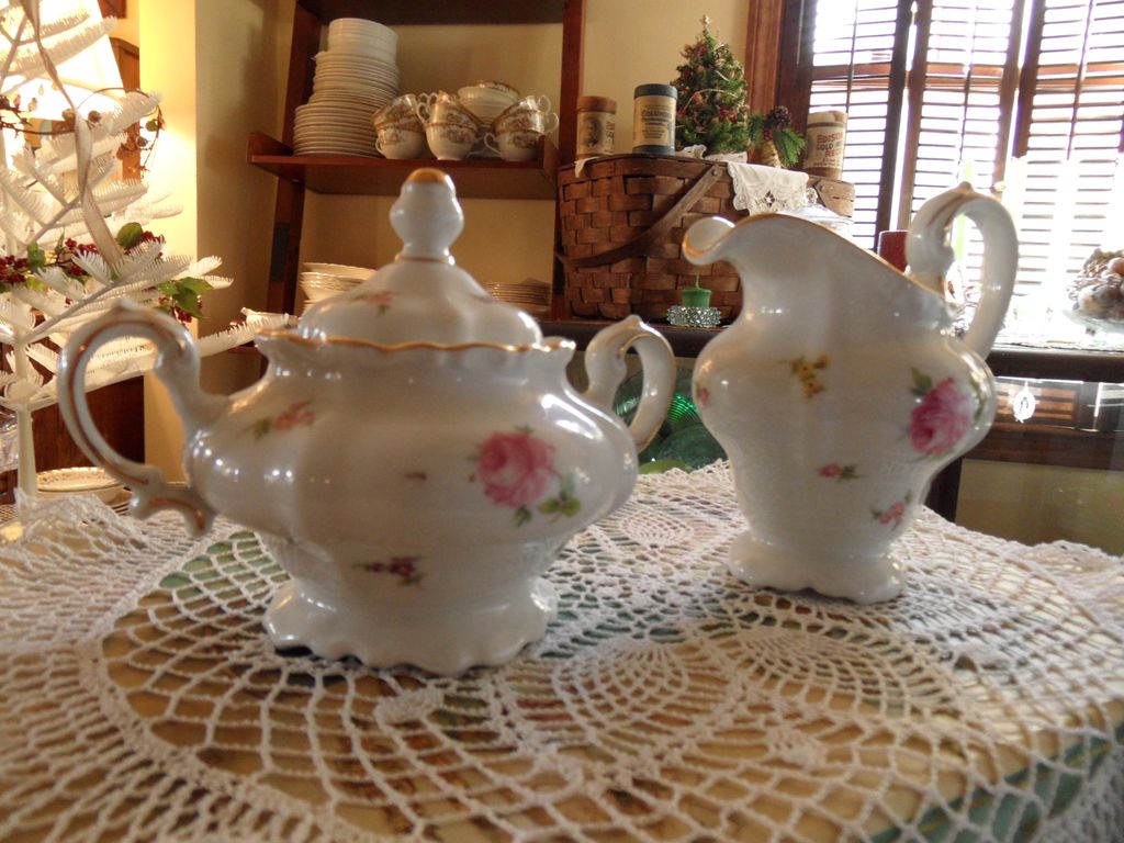 Vintage - Johann Haviland - Scalloped Edges Rosebud - Creamer & Covered Sugar Vintage - Johann Haviland - Scalloped Edges Rosebud - Creamer & Covered Sugar