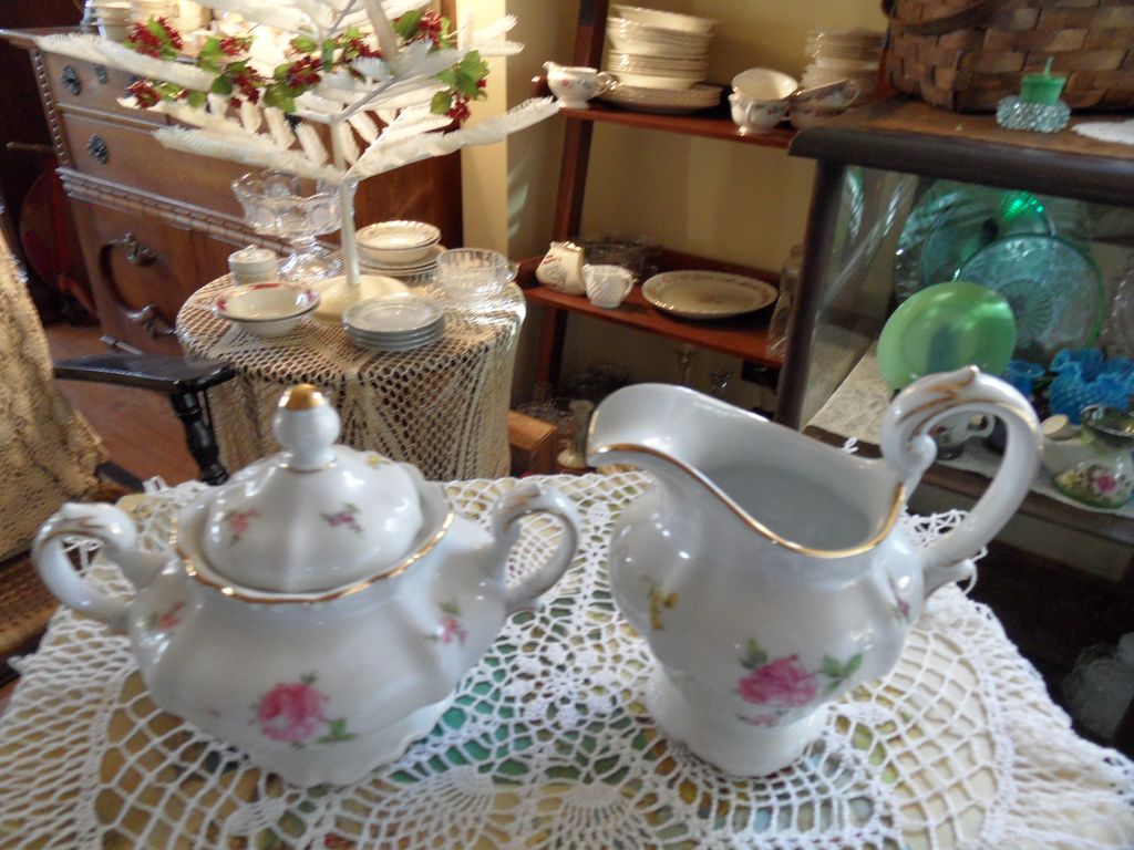 Vintage - Johann Haviland - Scalloped Edges Rosebud - Creamer & Covered Sugar Vintage - Johann Haviland - Scalloped Edges Rosebud - Creamer & Covered Sugar