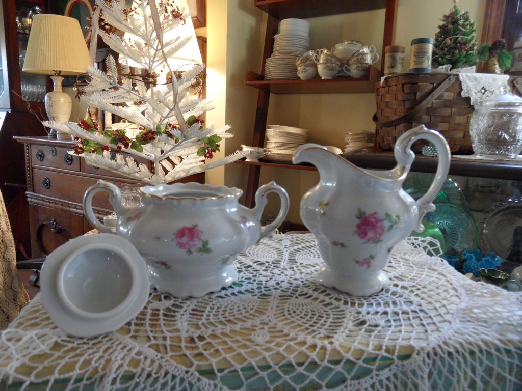 Vintage - Johann Haviland - Scalloped Edges Rosebud - Creamer & Covered Sugar Vintage - Johann Haviland - Scalloped Edges Rosebud - Creamer & Covered Sugar