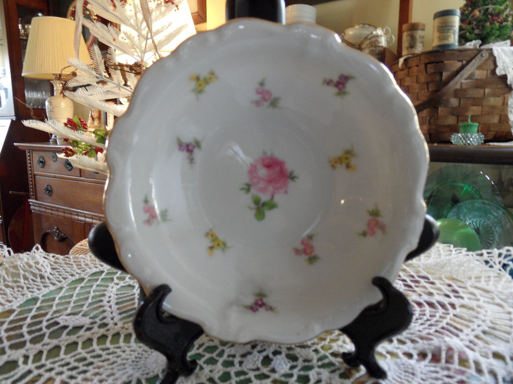 Vintage - Johann Haviland - Scalloped Edges Rosebud - Fruit/Dessert Bowl Vintage - Johann Haviland - Scalloped Edges Rosebud - Fruit/Dessert Bowl