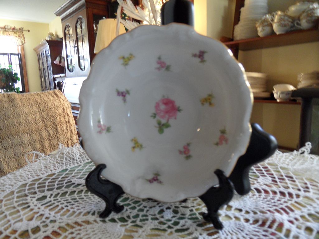 Vintage - Johann Haviland - Scalloped Edges Rosebud - Fruit/Dessert Bowl Vintage - Johann Haviland - Scalloped Edges Rosebud - Fruit/Dessert Bowl