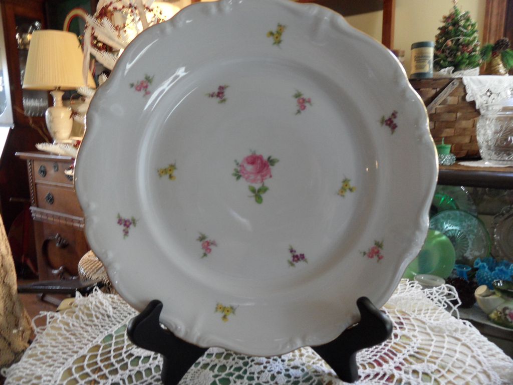 Vintage - Johann Haviland - Scalloped Edges Rosebud - Dinner Plates Vintage - Johann Haviland - Scalloped Edges Rosebud - Dinner Plates