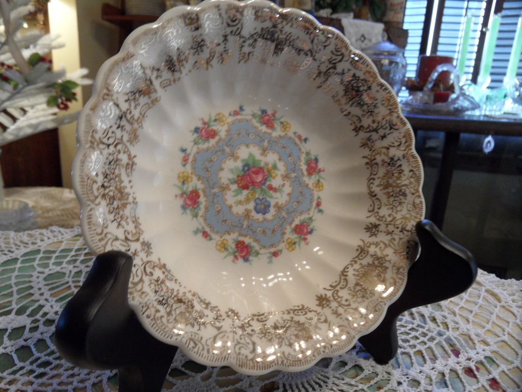 Vintage - Limoges - Fruit/Dessert Bowl - 22k gold Vintage - Limoges - Fruit/Dessert Bowl - 22k gold