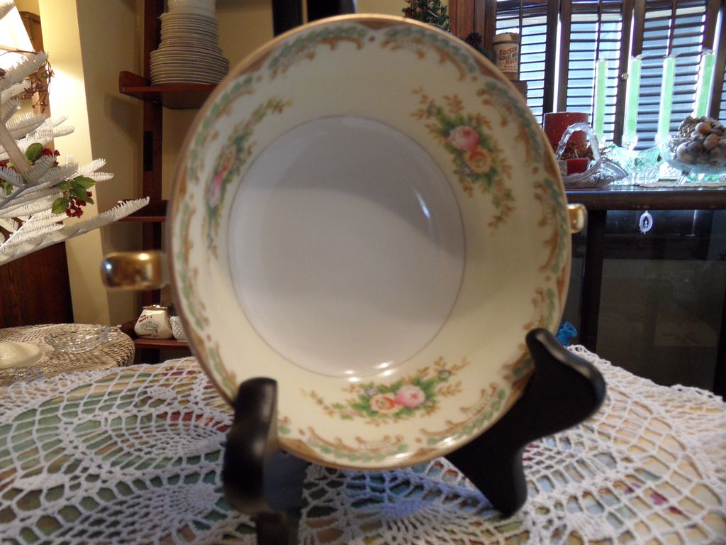 Vintage - Meito China - Hand Painted - Soup Bowl Vintage - Meito China - Hand Painted - Soup Bowl