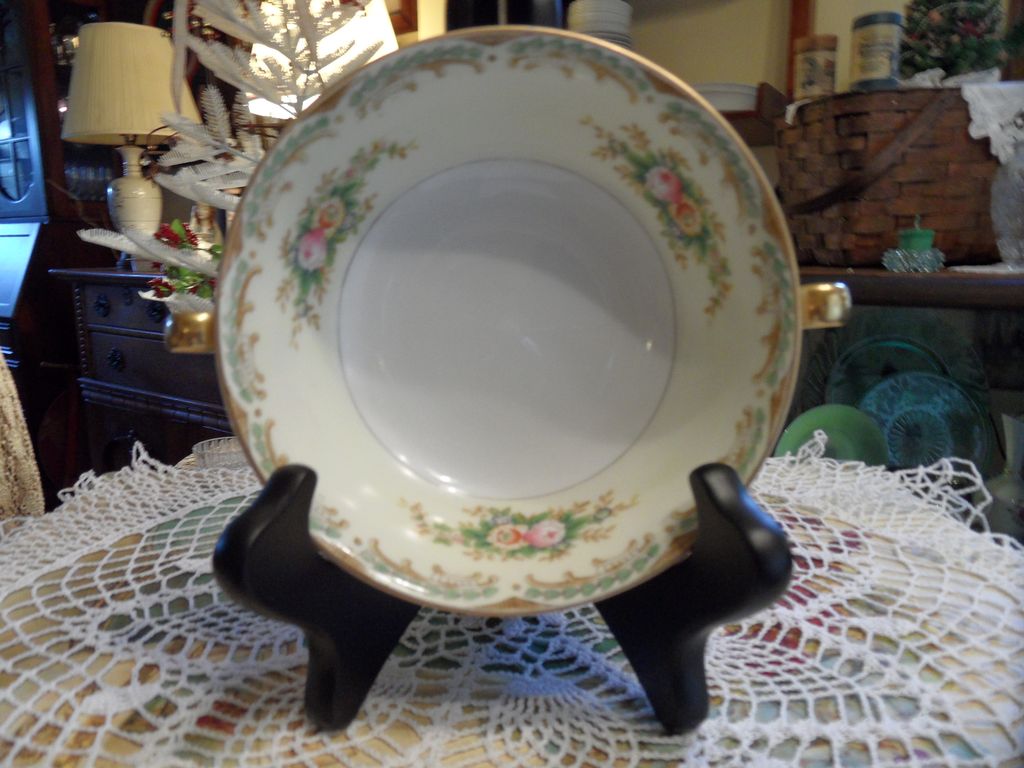 Vintage - Meito China - Hand Painted - Soup Bowl Vintage - Meito China - Hand Painted - Soup Bowl
