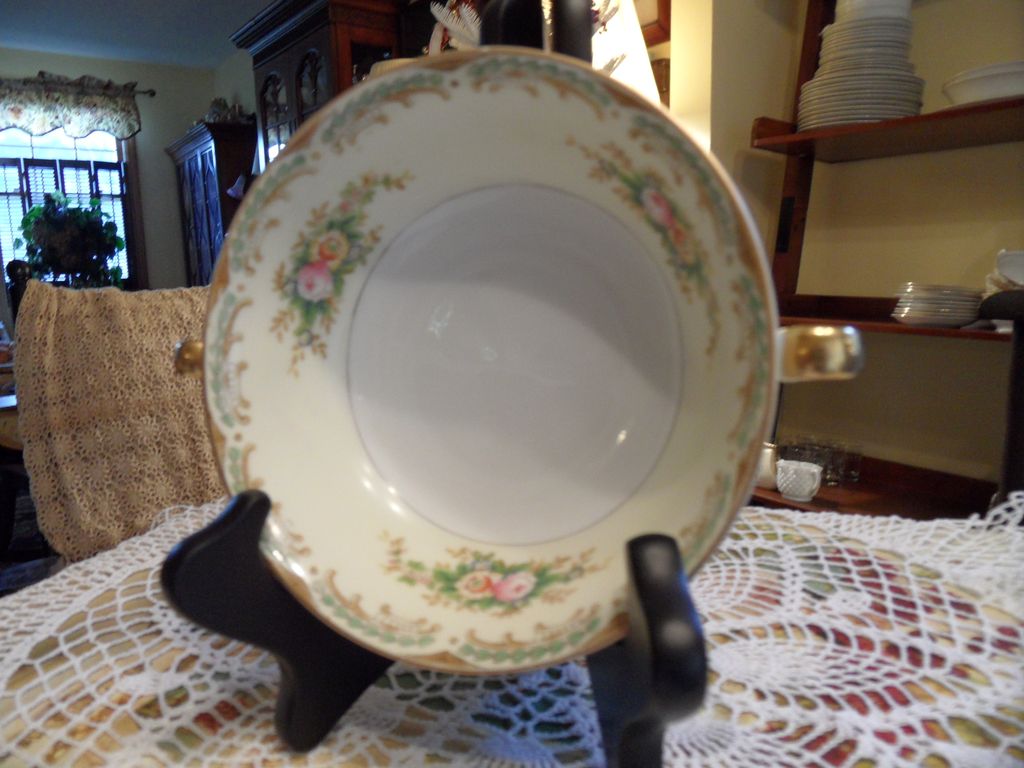 Vintage - Meito China - Hand Painted - Soup Bowl Vintage - Meito China - Hand Painted - Soup Bowl