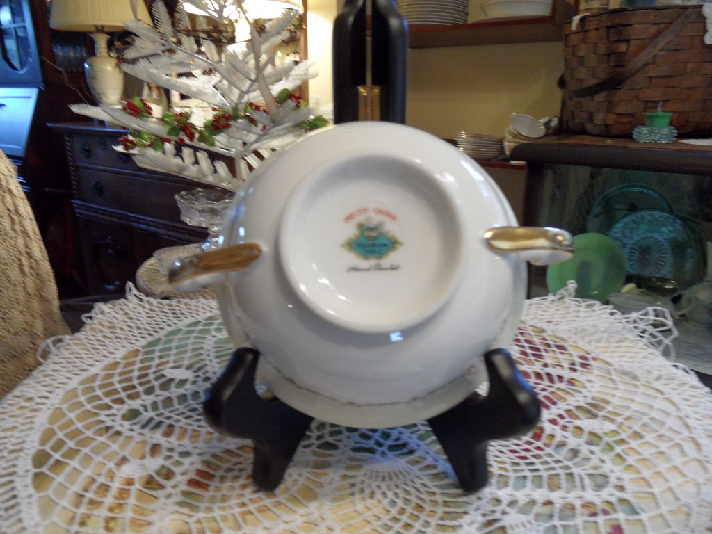 Vintage - Meito China - Hand Painted - Soup Bowl Vintage - Meito China - Hand Painted - Soup Bowl