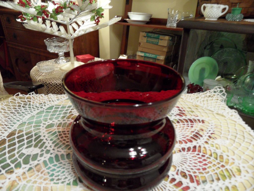 Vintage - Ruby Red - Glass Vase Vintage - Ruby Red - Glass Vase