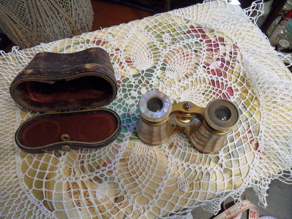 Antique - Opera Glasses - LeMaire Fab - Paris - Mother of Pearl Antique - Opera Glasses - LeMaire Fab - Paris - Mother of Pearl