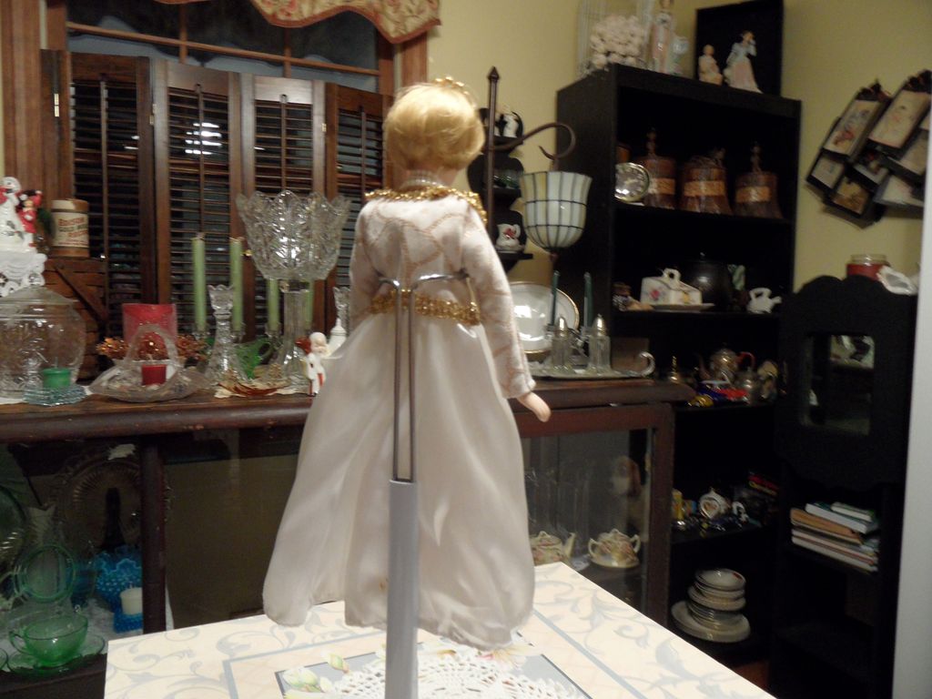 Vintage - Princess Diana Porcelain Doll - 10" tall Vintage - Princess Diana Porcelain Doll - 10" tall