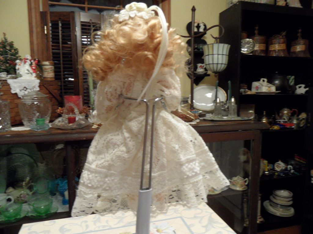 Vintage - Porcelain - Wedding Doll - 9" Vintage - Porcelain - Wedding Doll - 9"