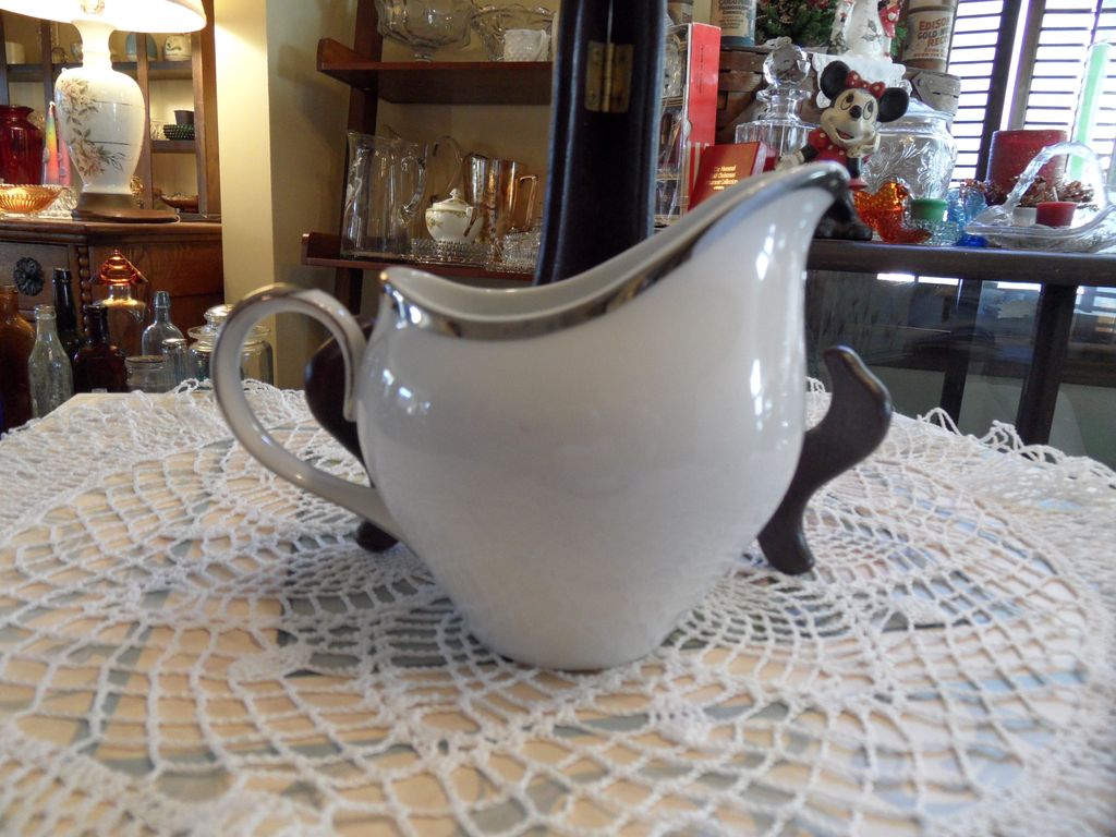 Vintage - Harmony House Fine China - Moderne - Creamer Vintage - Harmony House Fine China - Moderne - Creamer