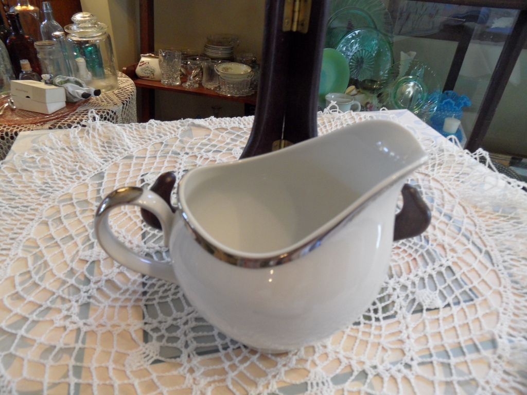 Vintage - Harmony House Fine China - Moderne - Creamer Vintage - Harmony House Fine China - Moderne - Creamer