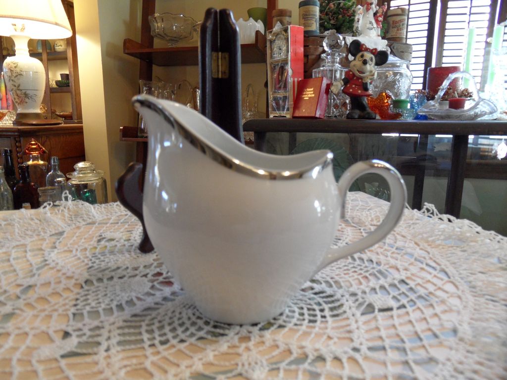 Vintage - Harmony House Fine China - Moderne - Creamer Vintage - Harmony House Fine China - Moderne - Creamer