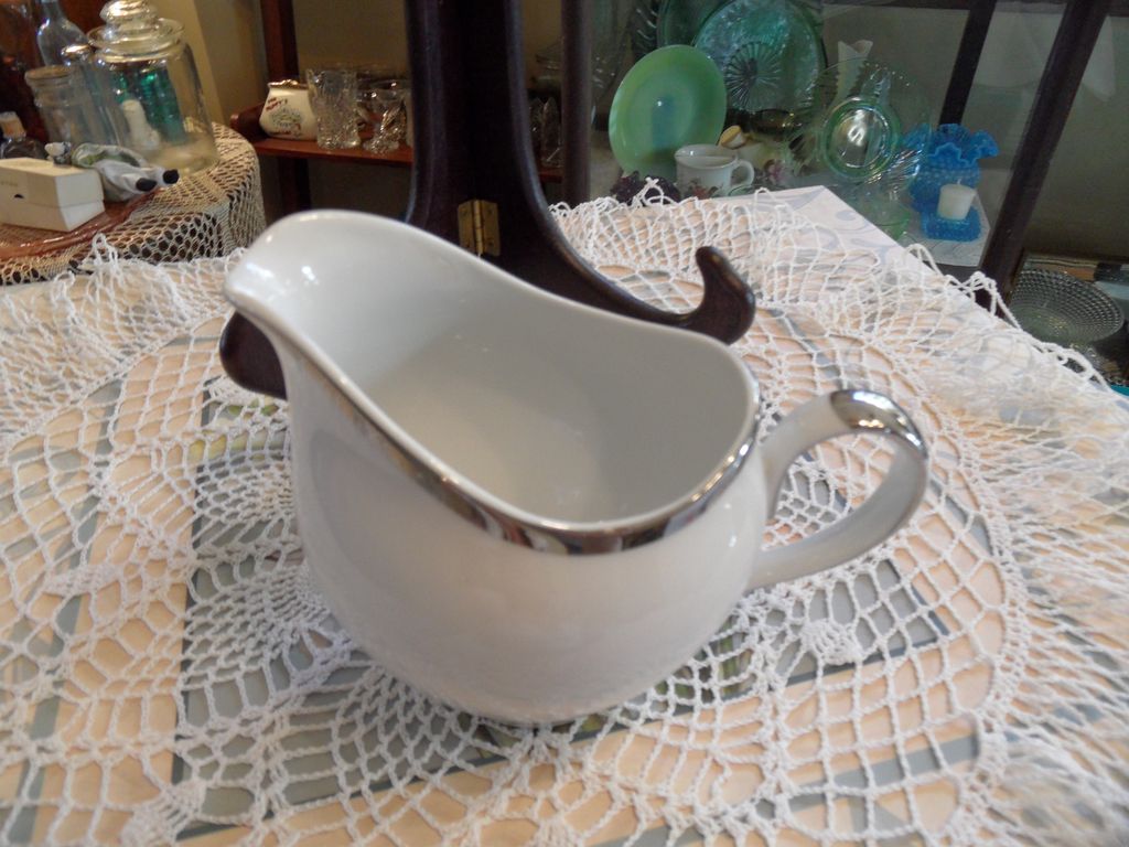 Vintage - Harmony House Fine China - Moderne - Creamer Vintage - Harmony House Fine China - Moderne - Creamer