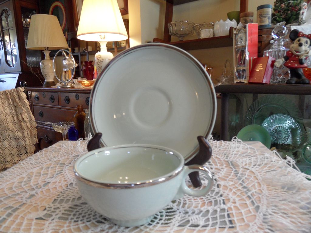 Vintage - Universal - Tea Cup and Saucer - 1952 Vintage - Universal - Tea Cup and Saucer - 1952