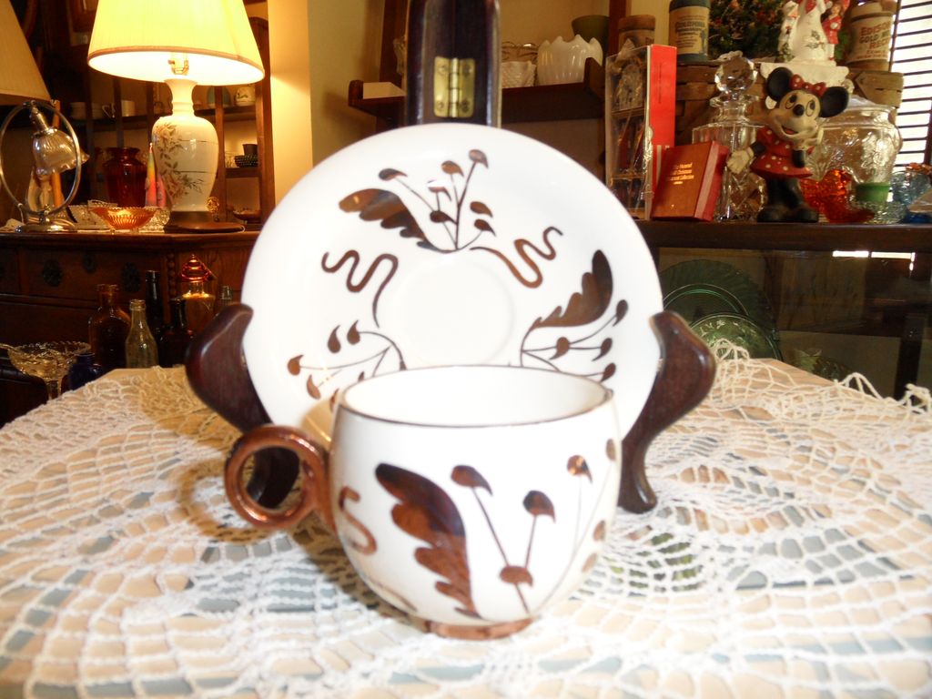 Vintage - Homer Laughlin - Tea Cup and Saucer Vintage - Homer Laughlin - Tea Cup and Saucer