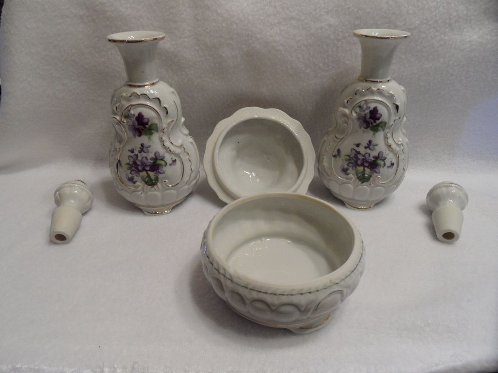 Vintage - L&M Bondware - Vanity Set Vintage - L&M Bondware - Vanity Set