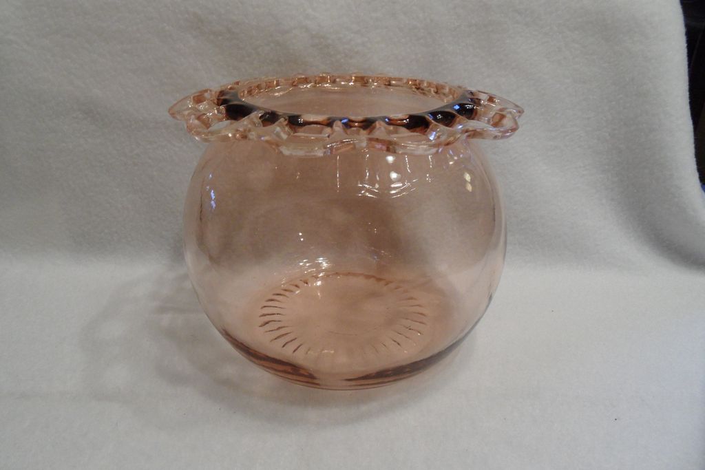 Vintage - Depression Glass - Pink - Fruit Bowl Vintage - Depression Glass - Pink - Fruit Bowl