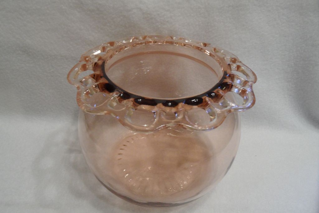 Vintage - Depression Glass - Pink - Fruit Bowl Vintage - Depression Glass - Pink - Fruit Bowl