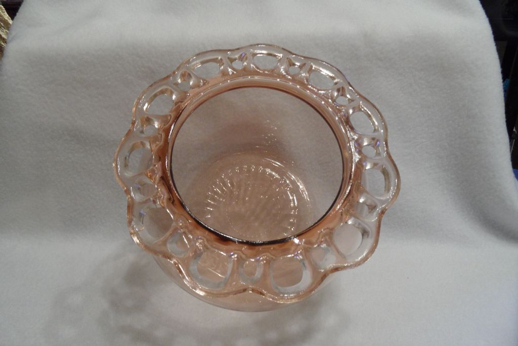 Vintage - Depression Glass - Pink - Fruit Bowl Vintage - Depression Glass - Pink - Fruit Bowl