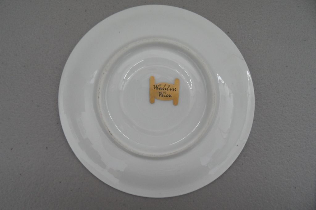 Vintage - Whaliss Wien - Saucer - Roses Vintage - Whaliss Wien - Saucer - Roses