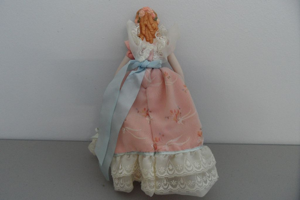 Vintage - AVON - Doll 1988 Vintage - AVON - Doll 1988