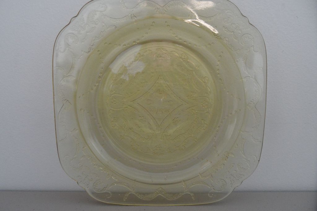Vintage - Depression Glass - Lunch Plate - Yellow Vintage - Depression Glass - Lunch Plate - Yellow