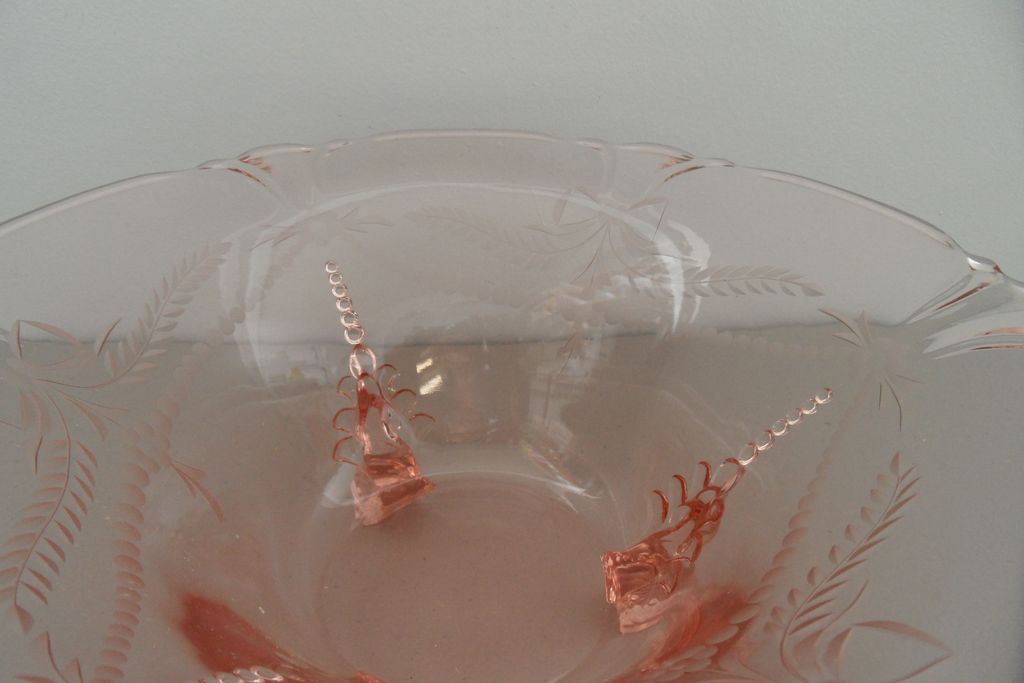 Vintage - Depression Glass - Center Piece Bowl Vintage - Depression Glass - Center Piece Bowl