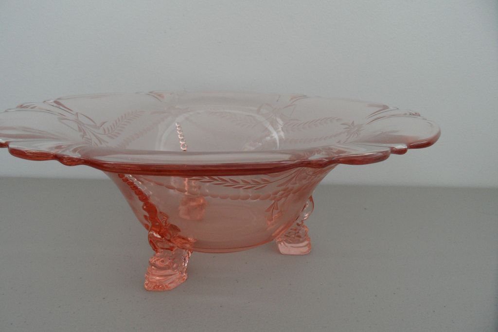 Vintage - Depression Glass - Center Piece Bowl Vintage - Depression Glass - Center Piece Bowl