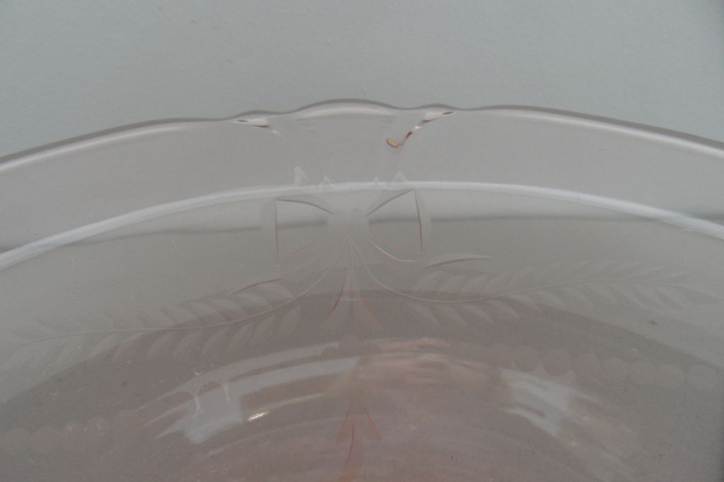 Vintage - Depression Glass - Center Piece Bowl Vintage - Depression Glass - Center Piece Bowl