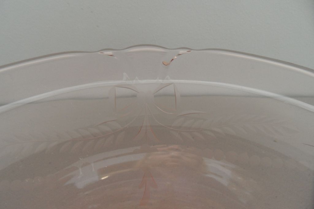 Vintage - Depression Glass - Center Piece Bowl Vintage - Depression Glass - Center Piece Bowl