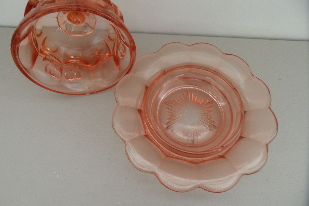 Vintage - Depression Glass - Covered Dish Vintage - Depression Glass - Covered Dish